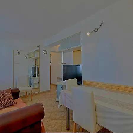 Apartment Nela Postira