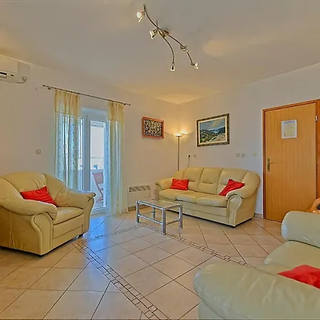 Nela Apartment Postira