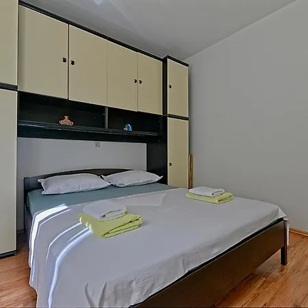 Apartment Nela Postira