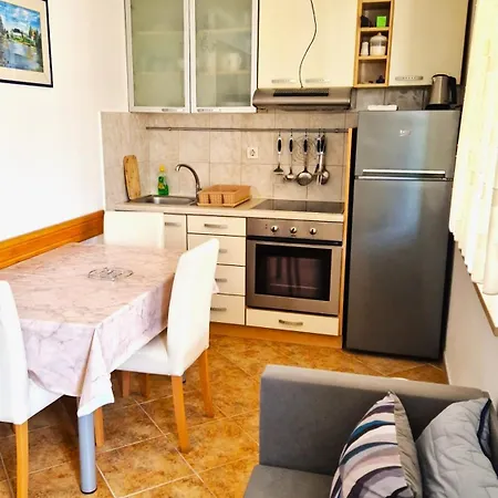 Nela Apartment *
