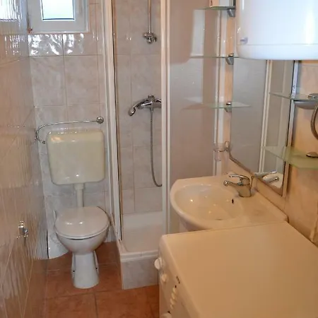 Nela Apartment Postira